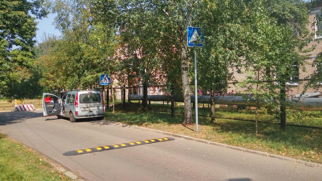 Установка лежачих полицейских и дорожных знаков в Московской области