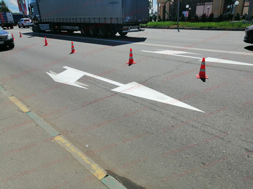 Нанесение дорожной разметки (направление движения по полосам) в Видном на белокаменном шоссе