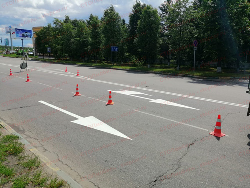 Нанесение дорожной разметки (направление движения по полосам) в Видном на белокаменном шоссе