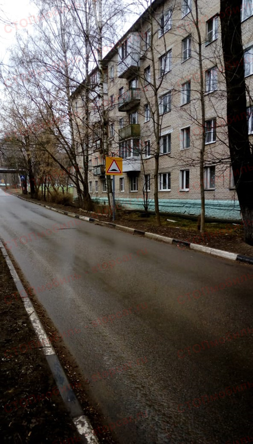 Дорожный знак ИДН в Лобне на ул. Булычёва